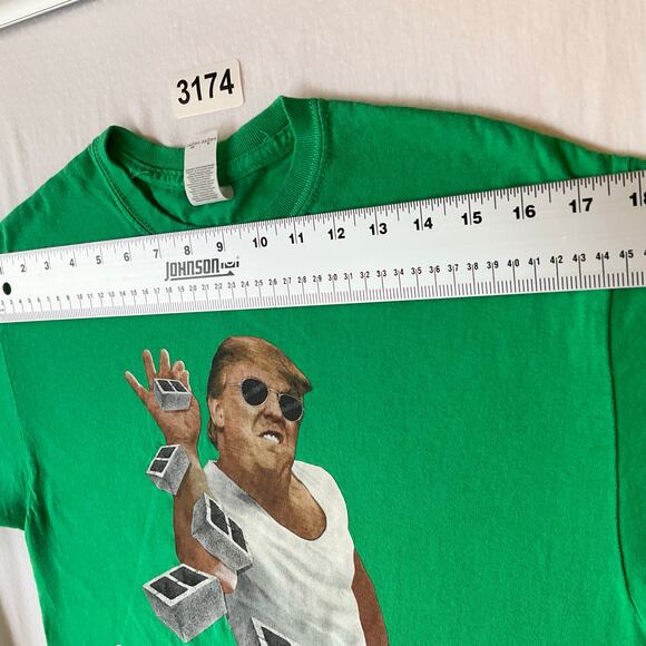 Gildan Men’s Short Sleeve T-shirt size M, Green, President Trump in Mexico Fun - Picture 2 of 8